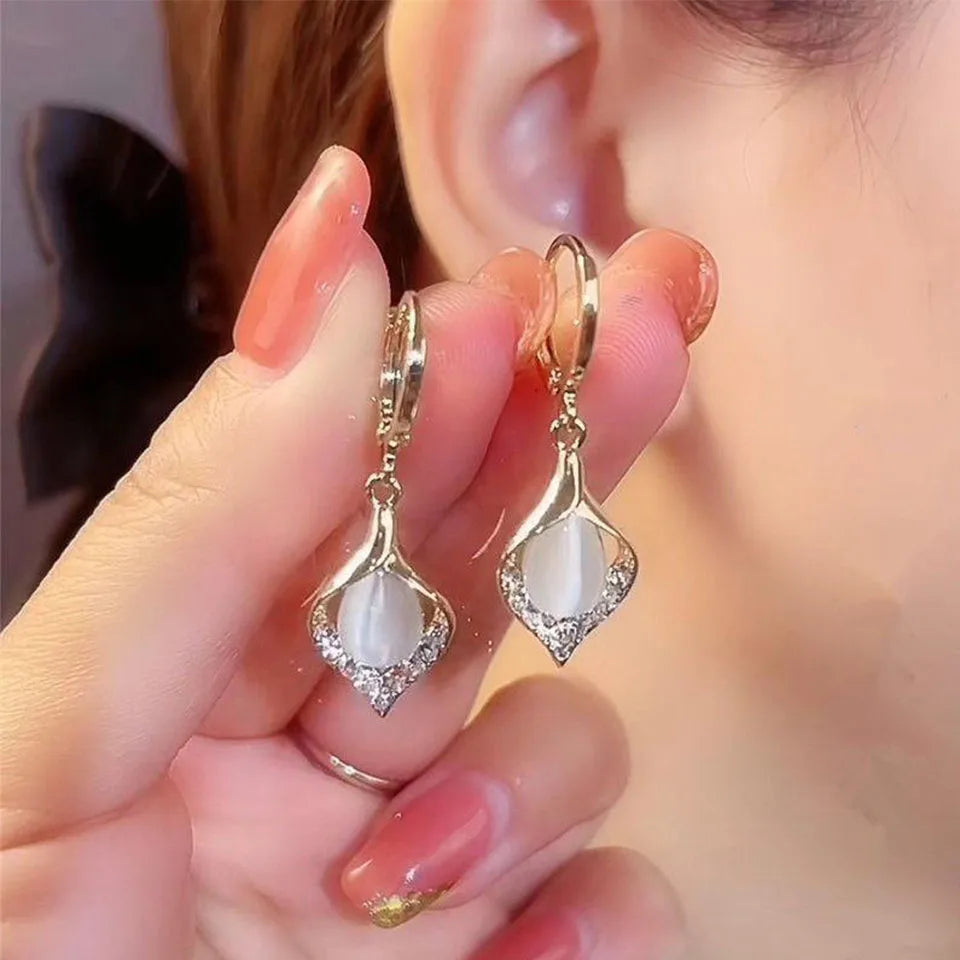 Tulip Petal Angel Eye Earrings with Rhinestones Inlay    Korean Fashion